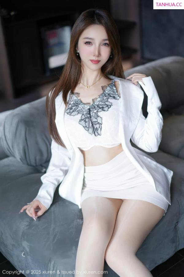   [XiuRen]高清写真图 2025.10.15 No.10872 桃桃·夭夭twins 性感肉丝第8张图片